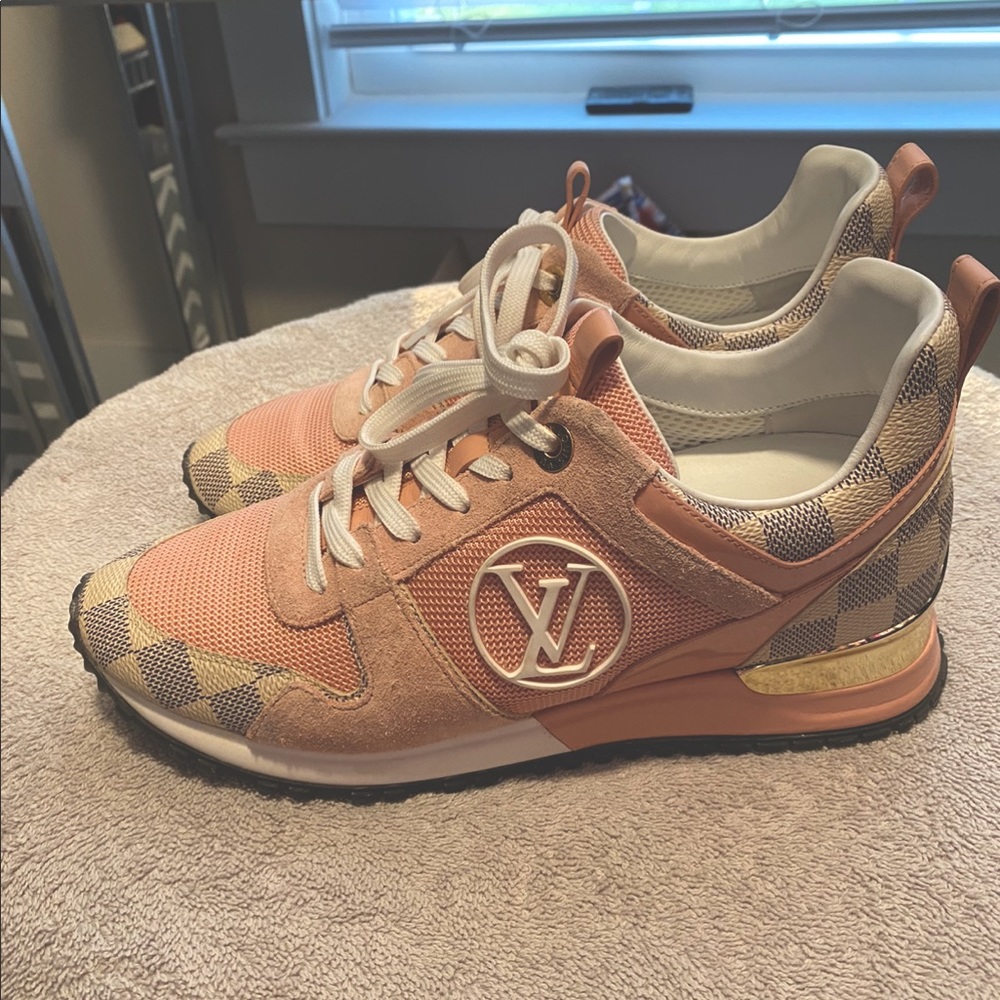 Louis Vuitton sneakers size 37